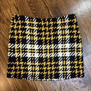 Vintage J Crew Women's Heavy Knit Houndstooth Mini Skirt in Checkered Black 4